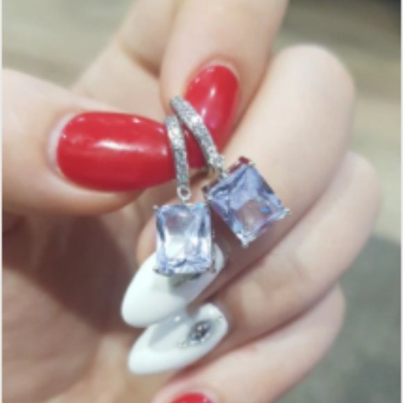 18K WHITE GOLD RADIANT DIAMOND DANGLE EARRINGS - Picture 4 of 6